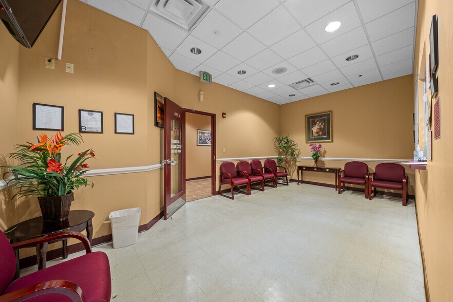 More Photos Of 2500 Citrus Blvd, Leesburg Medical For Sale