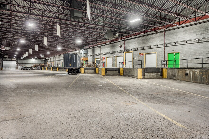 More Photos Of 1500 St Legendre O, Montréal Warehouse For Lease