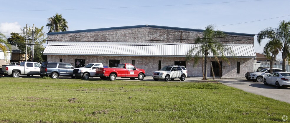 More Photos Of 200 Veterans Blvd, Kenner Warehouse For Lease
