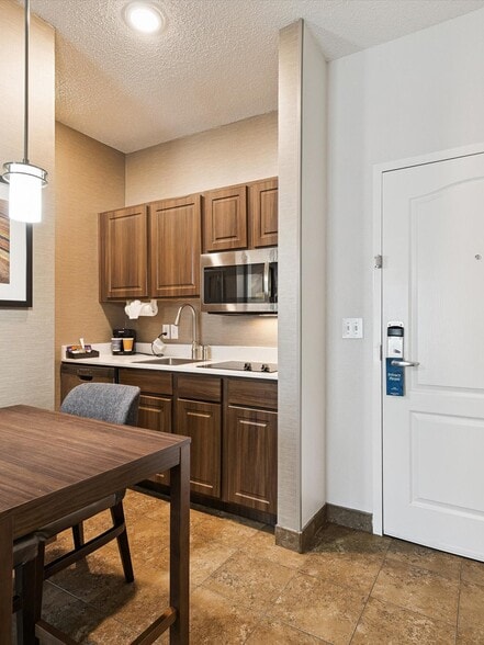More Photos Of 1340 N Sam Houston Pky E, Houston Hotel For Sale