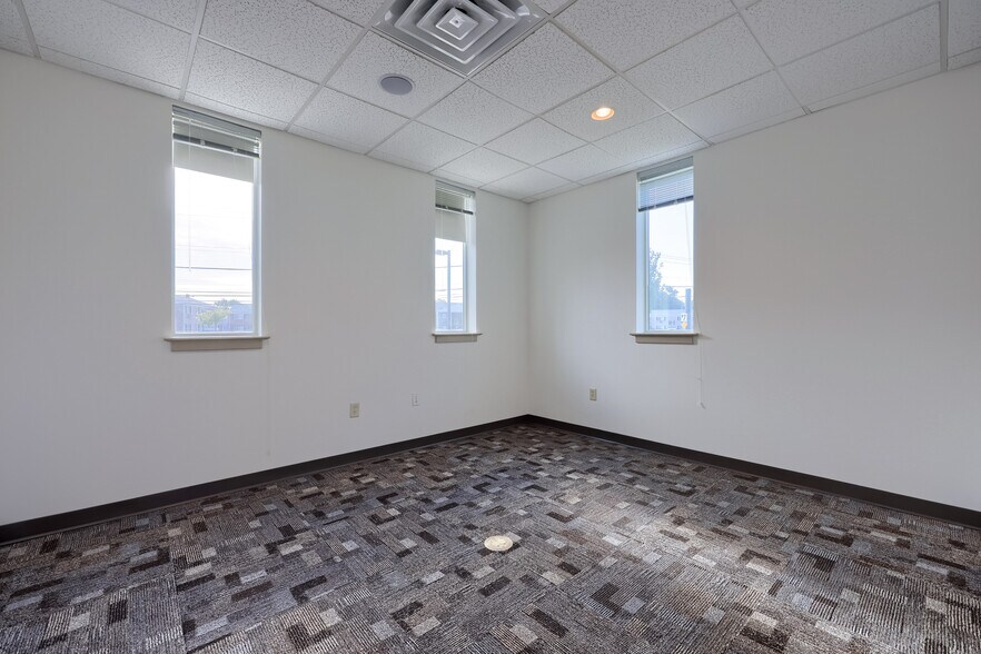 More Photos Of 1864 Oregon Pike, Lancaster Office For Sale