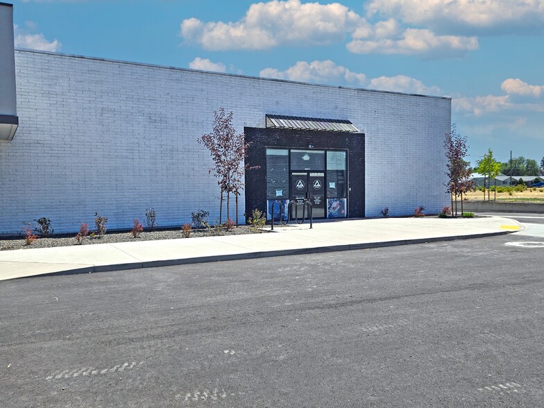 More Photos Of 1600 N Main St, Meridian General Retail For Lease
