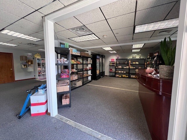 More Photos Of 301 Ruthar Dr, Newark Flex For Lease