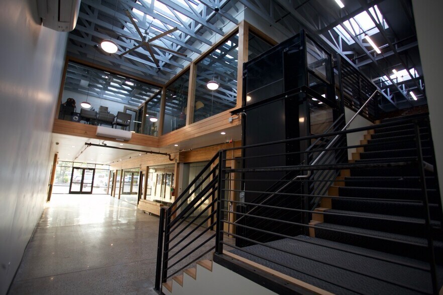 More Photos Of 222-238 NE Roberts Ave, Gresham Storefront Retail Office For Lease