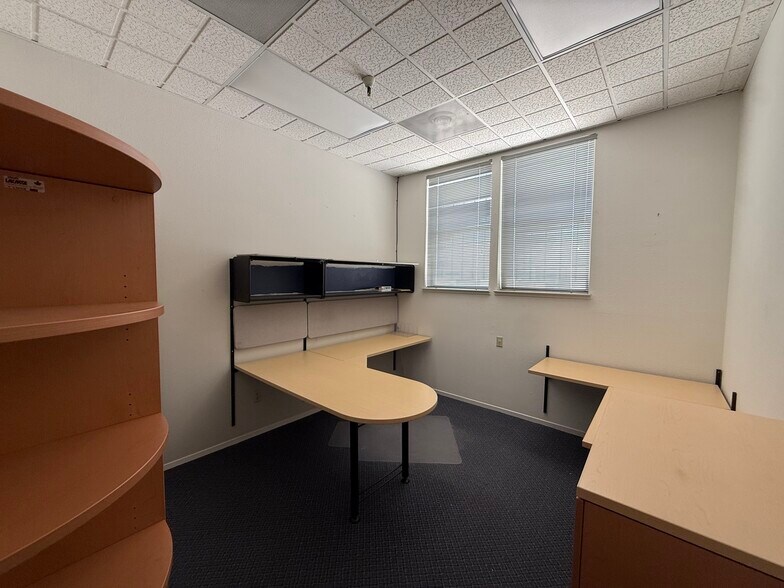 More Photos Of 1420 W Kettleman Ln, Lodi Unknown For Lease