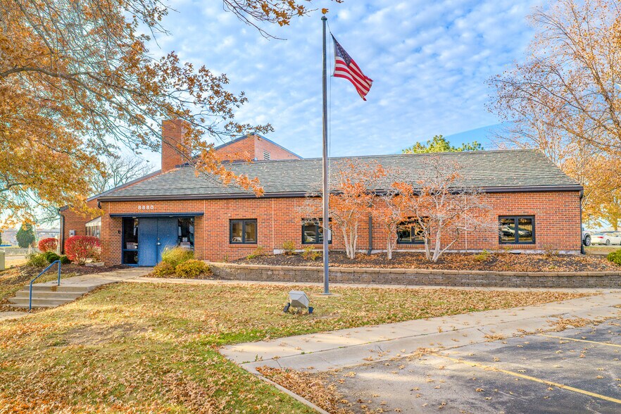 More Photos Of 8880 Ballentine St, Overland Park Office For Sale