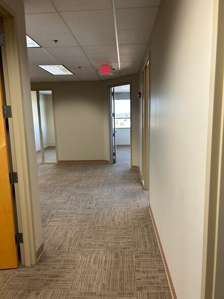 More Photos Of 770 Lake Cook Rd, Deerfield Office For Lease