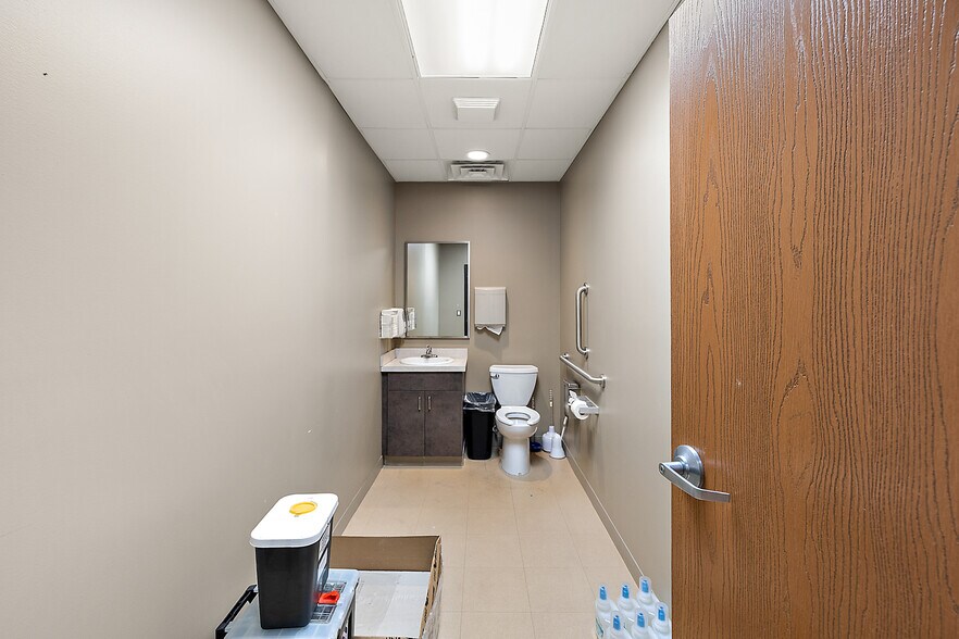 More Photos Of 1794 N Lapeer Rd, Lapeer Medical For Lease