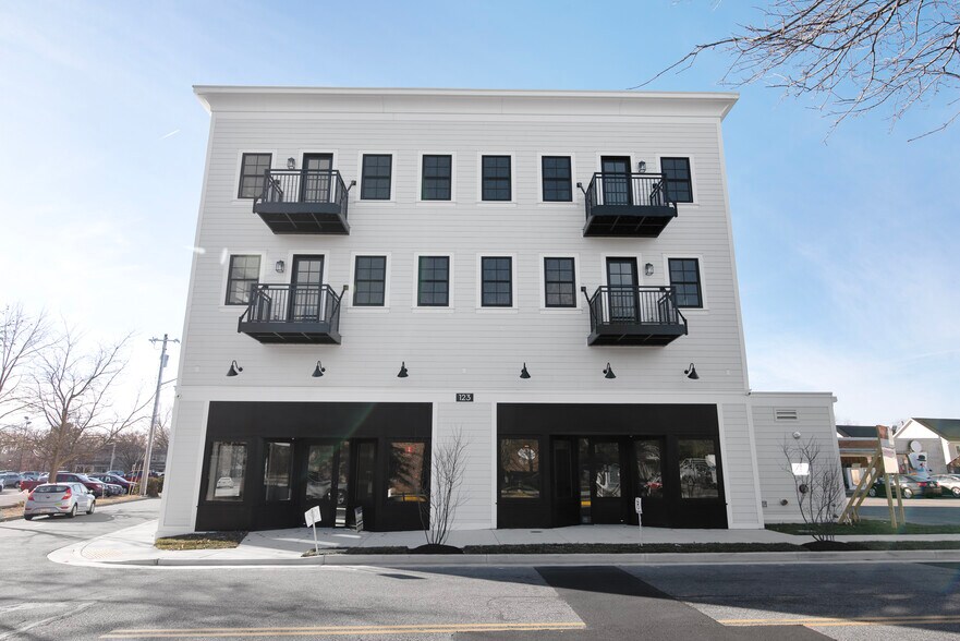 More Photos Of 123 S Washington St, Easton General Retail For Lease