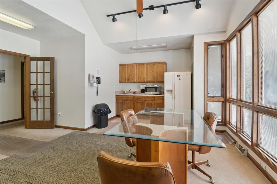 More Photos Of 1641 Saw Mill Run Blvd, Pittsburgh Flex For Sale