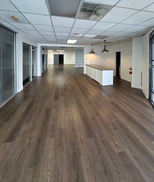 More Photos Of 5708 N Shepherd Dr, Houston Unknown For Lease