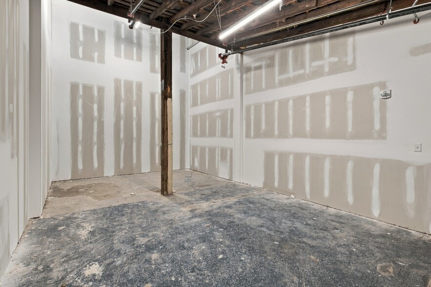 More Photos Of 722 Merritt Ave, Nashville General Retail For Lease