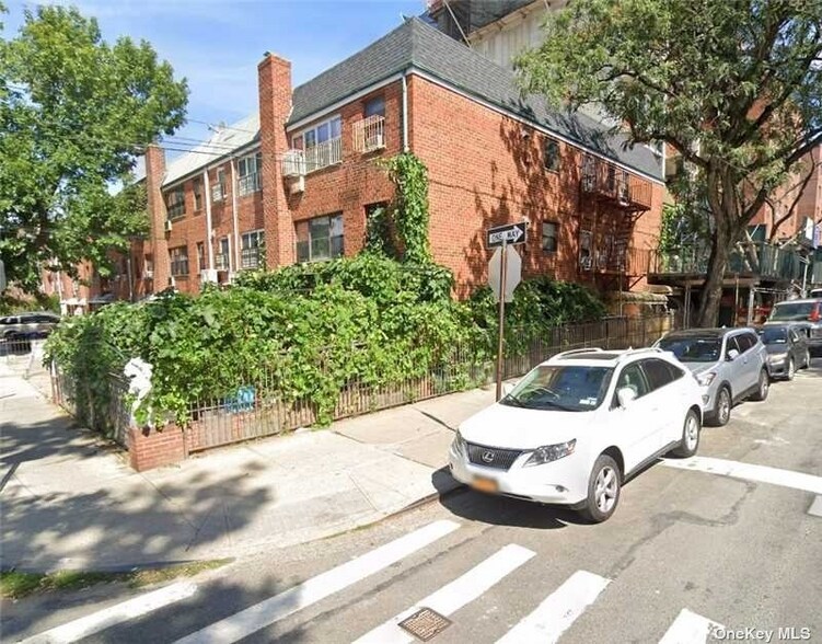 More Photos Of 4235 Saull St, Flushing Apartments For Sale