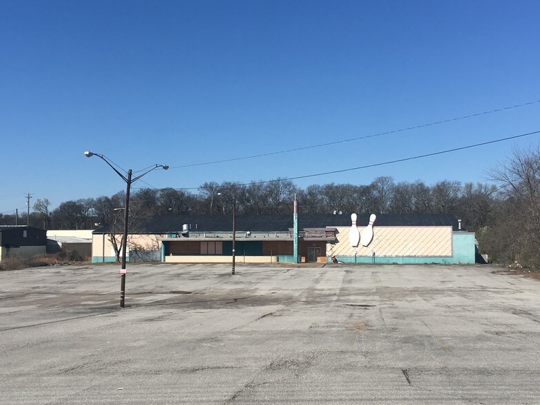 Primary Photo Of 517 Gallatin Pike N, Madison Bowling Alley For Sale