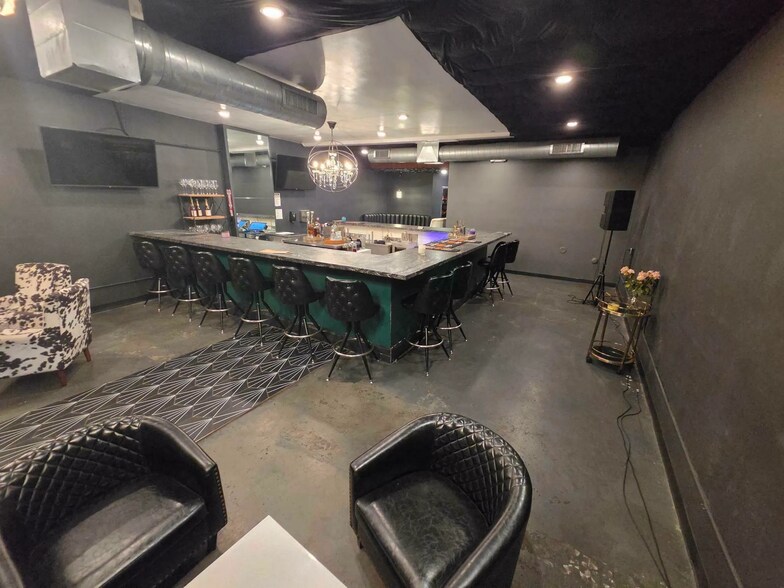 More Photos Of 1544 E McDowell Rd, Phoenix Bar For Sale