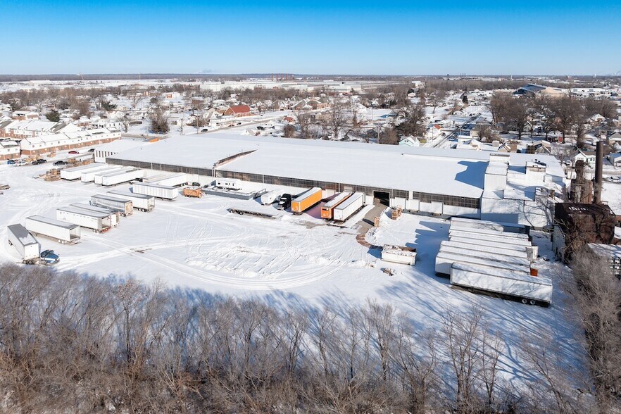 More Photos Of 1200 Bissell St, Venice Warehouse For Sale