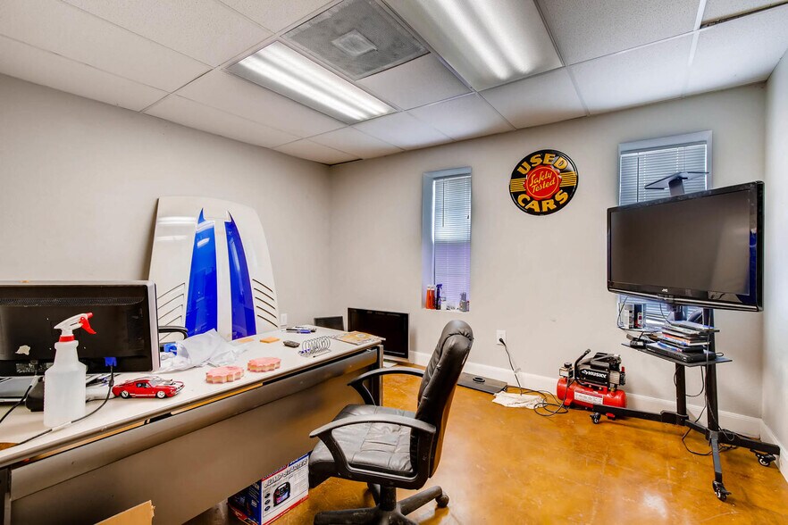 More Photos Of 13734 Lookout Rd, San Antonio Light Manufacturing For Lease
