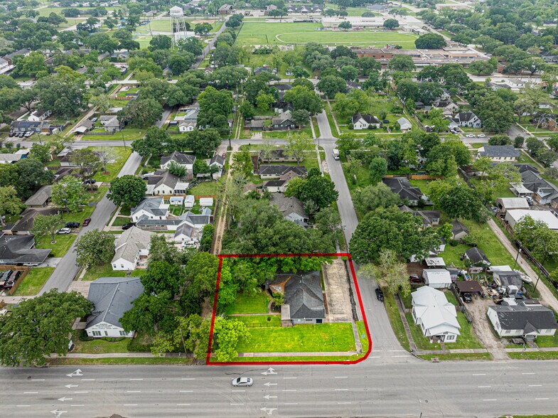 More Photos Of 1105 San Jacinto St, Rosenberg Office For Sale