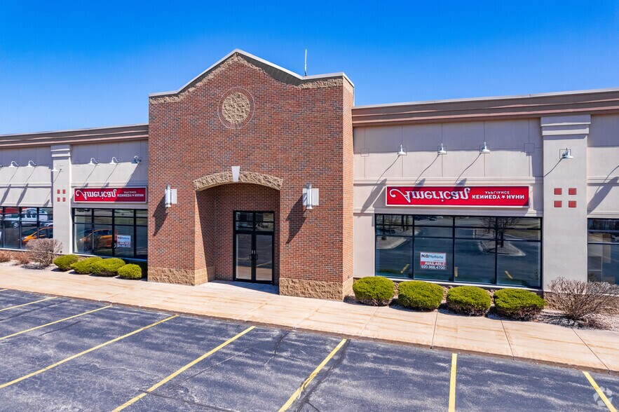 More Photos Of 1758-1920 N Casaloma Dr, Appleton Unknown For Lease