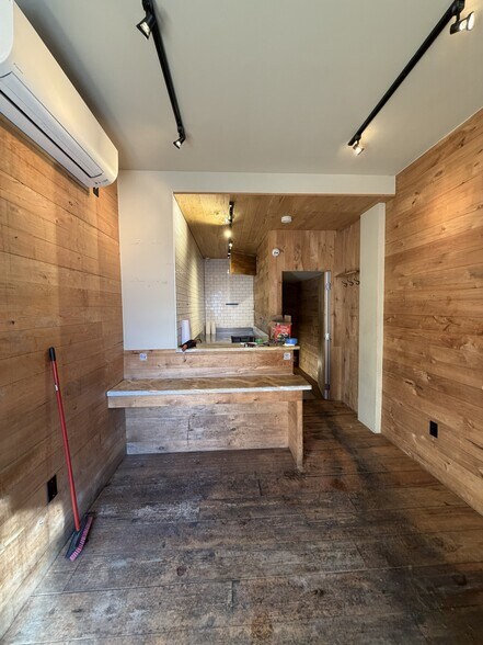 More Photos Of 376 Graham Ave, Brooklyn Apartments For Lease