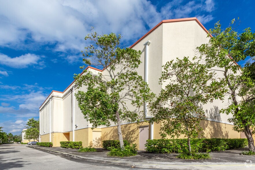 More Photos Of 17355 NW 59th Ave, Hialeah Storefront Retail Office For Sale