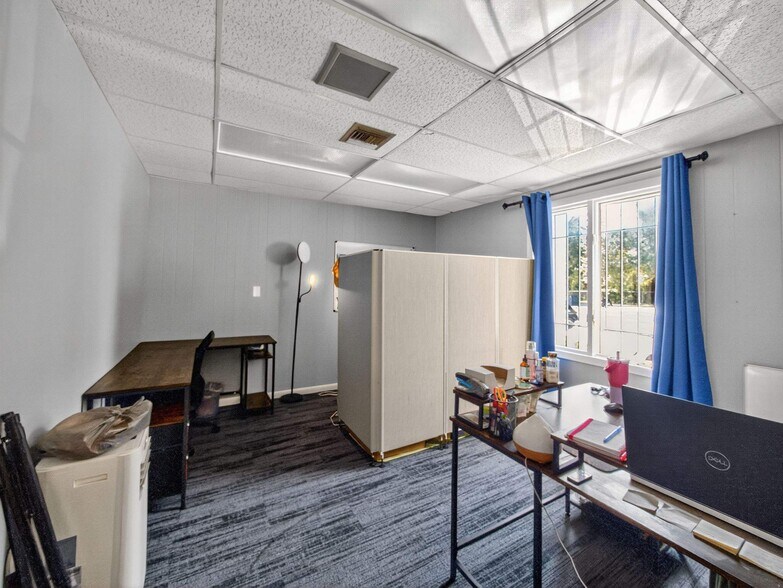 More Photos Of 2715 NE 36th Ave, Ocala Service For Sale