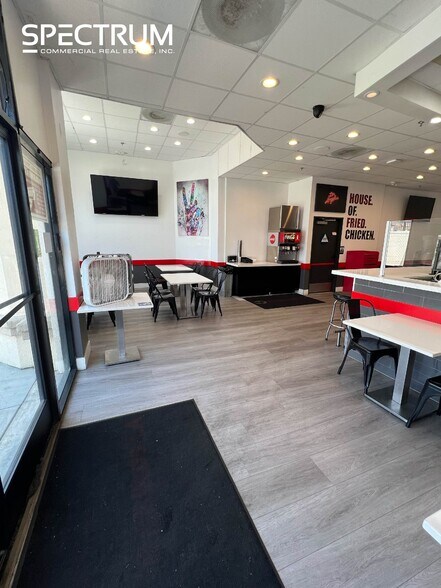 More Photos Of 21514-21534 Devonshire St, Chatsworth Storefront For Lease