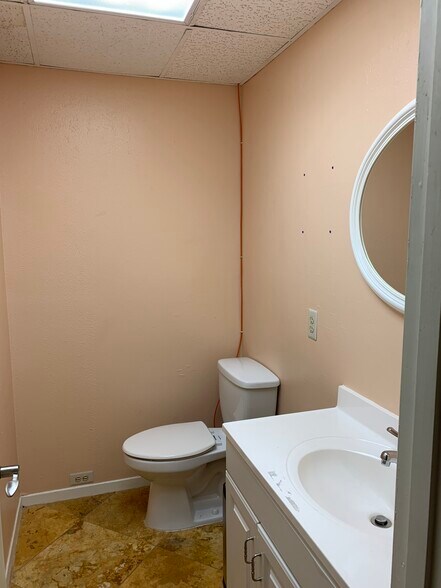 More Photos Of 14339 Torrey Chase Blvd, Houston Loft Creative Space For Lease