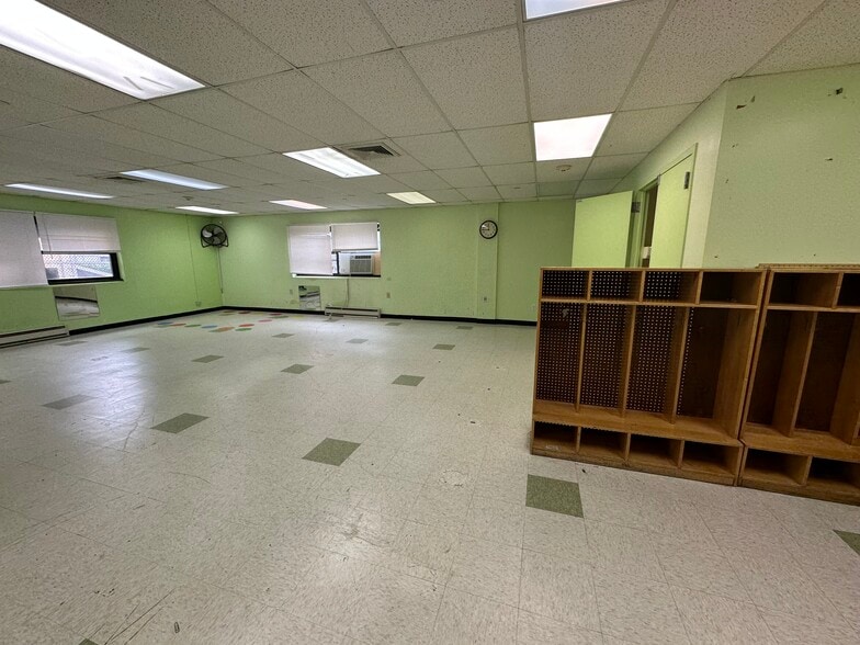 Primary Photo Of 11112 Northern Blvd, Corona General Retail For Lease