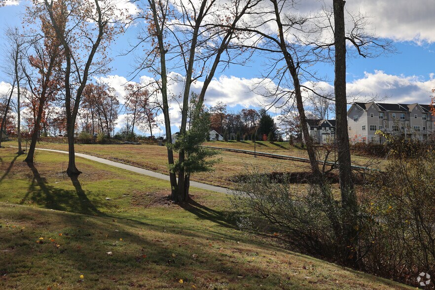More Photos Of 400 Innovative Way, Nashua Light Distribution For Lease