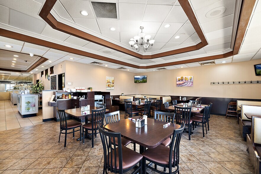 More Photos Of 37116 S Groesbeck Hwy, Clinton Township Restaurant For Sale