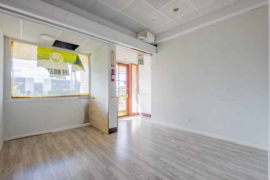 More Photos Of 16955 Sherman Way, Van Nuys Freestanding For Sale