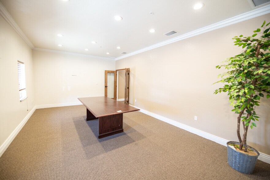 More Photos Of 2436-2438 Brunello Trace, Lutz Office For Lease