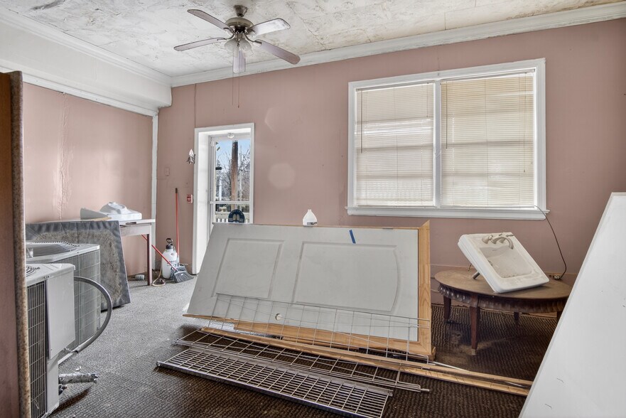 More Photos Of 1010 S Garnett St, Henderson Hotel For Sale