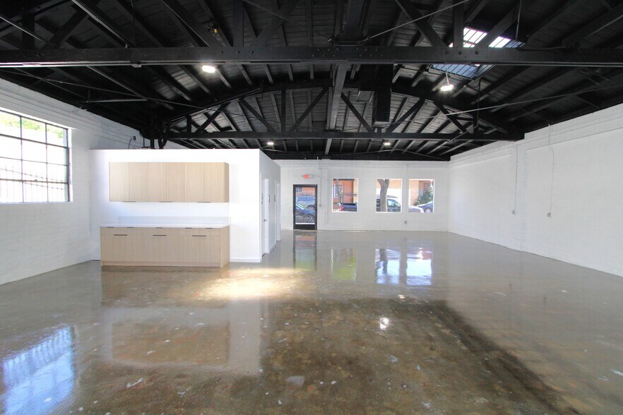 More Photos Of 521 Commercial St, Glendale Warehouse For Lease