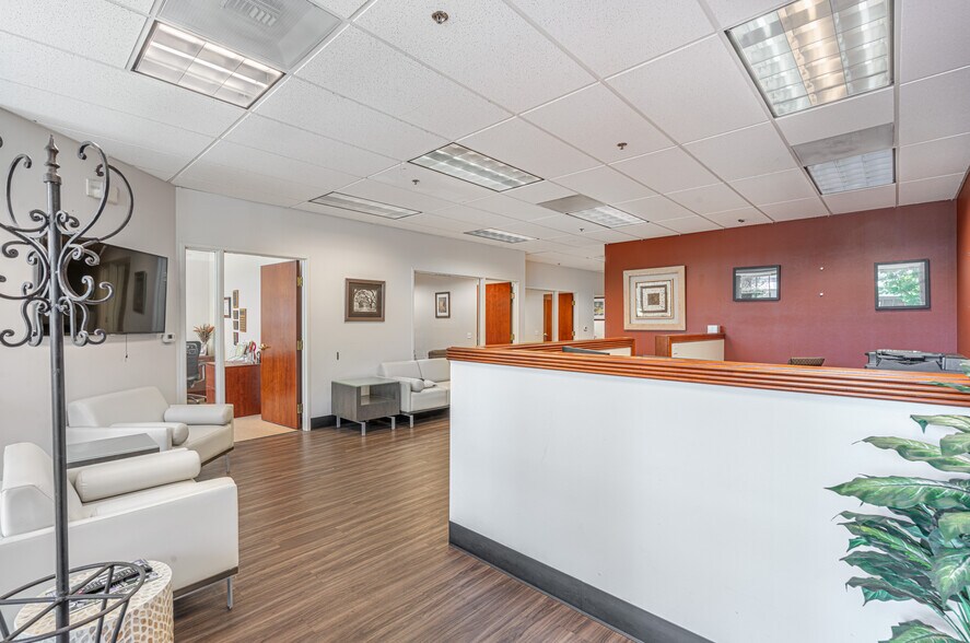 More Photos Of 737 Southpoint Blvd, Petaluma Research And Development For Sale