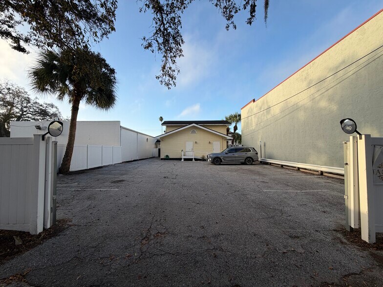 More Photos Of 2001 W Kennedy Blvd, Tampa Office For Sale