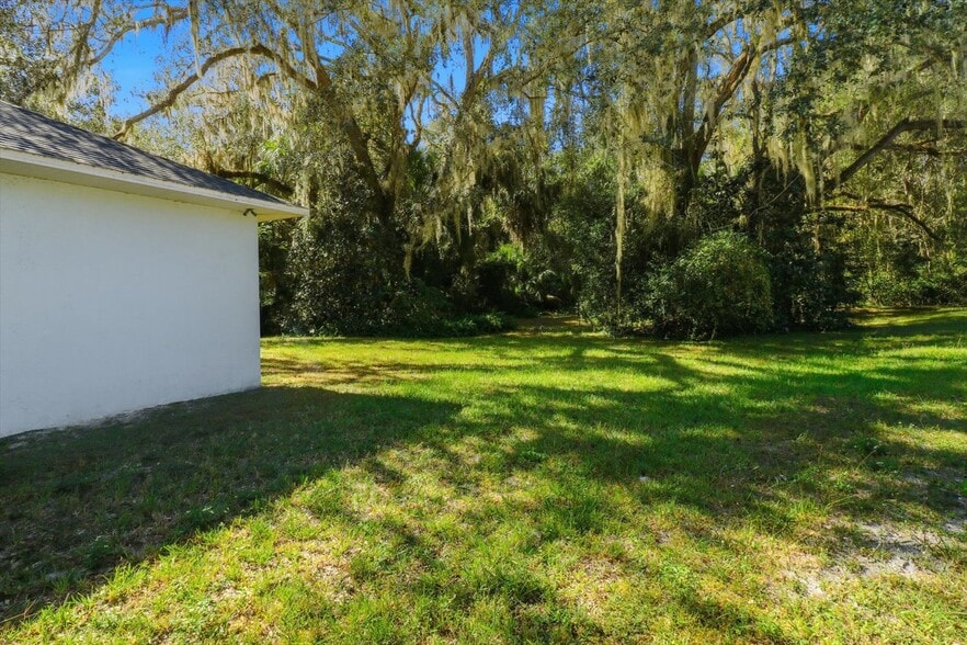 More Photos Of 2339 N Country Road 470, Lake Panasoffkee Office For Sale