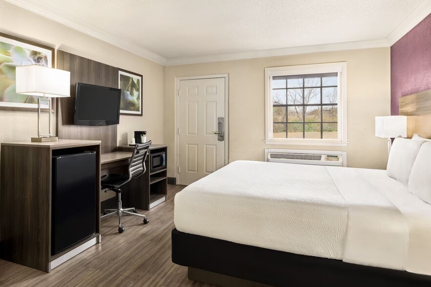 More Photos Of 6511 W Military Dr, San Antonio Hotel For Sale