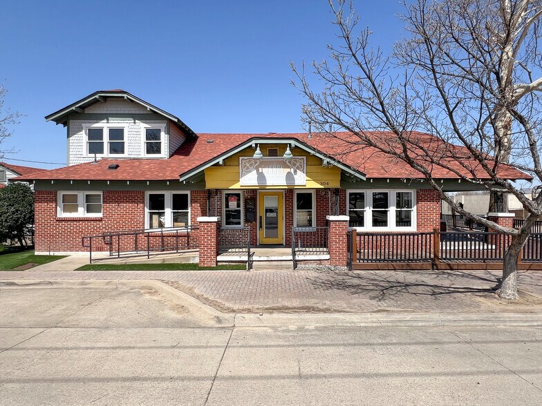 Primary Photo Of 304 W Cannon St, Fort Worth Restaurant For Sale