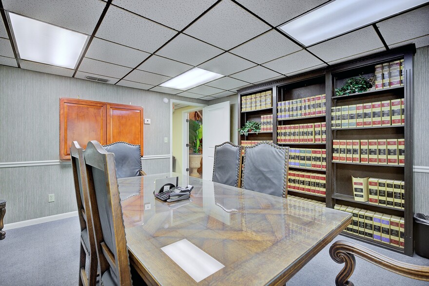 More Photos Of 4927 Southfork Dr, Lakeland Office For Sale