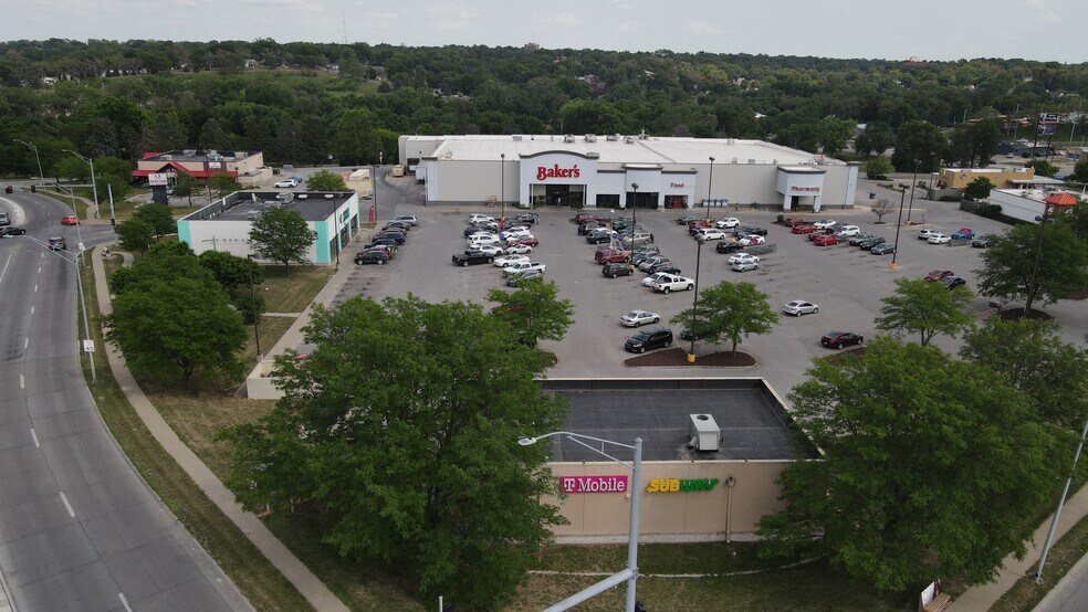 More Photos Of 4455-4457 N 72nd St, Omaha Storefront For Sale