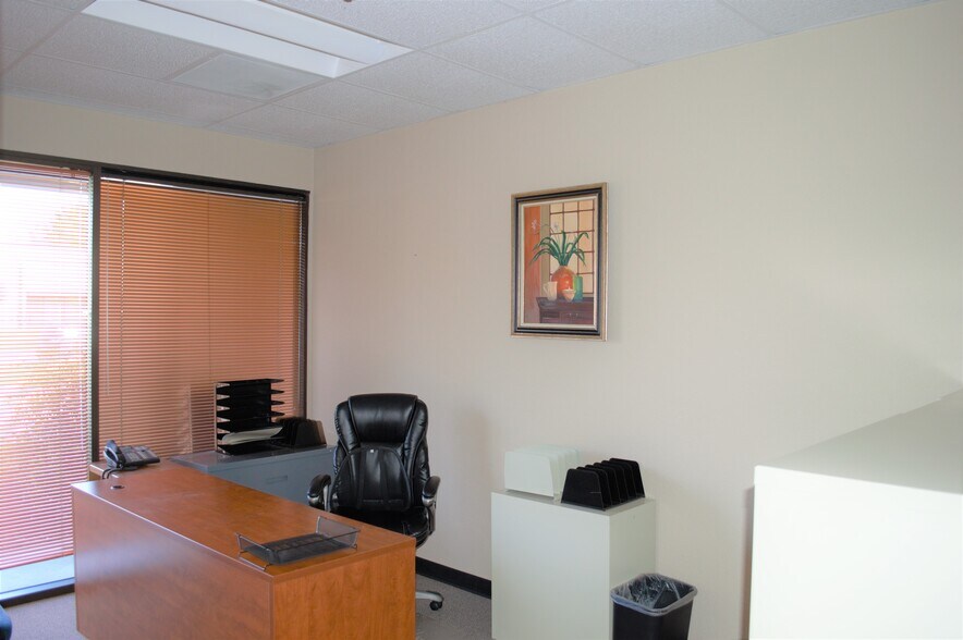 More Photos Of 1039 Serpentine Ln, Pleasanton Light Distribution For Lease