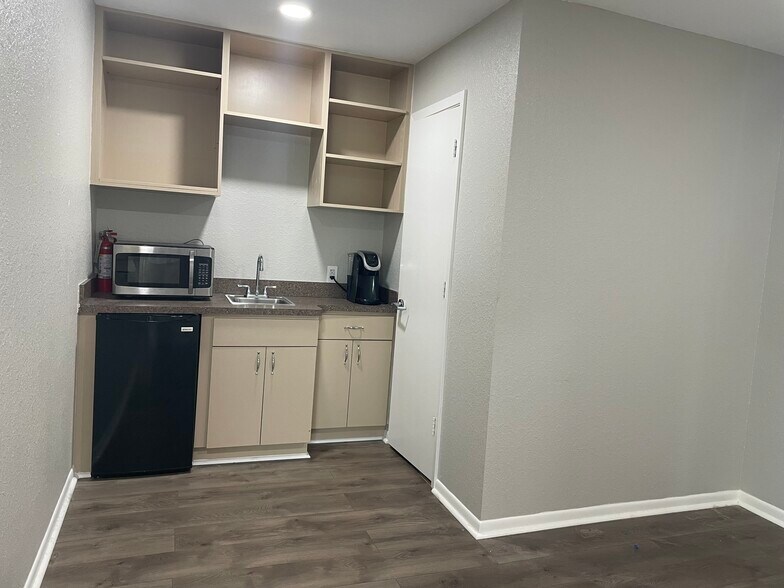 More Photos Of 2600 NASA Rd 1, Seabrook Loft Creative Space For Sale