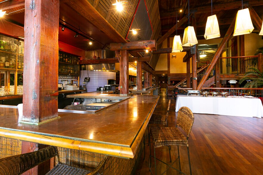 More Photos Of 1001-1015 Front St, Sacramento Restaurant For Sale