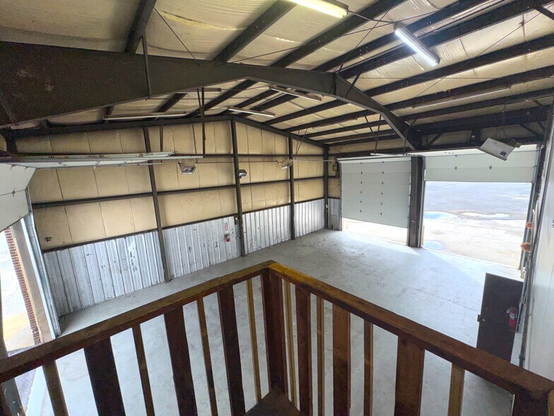More Photos Of 4821 Stamp Rd, Temple Hills Warehouse For Lease