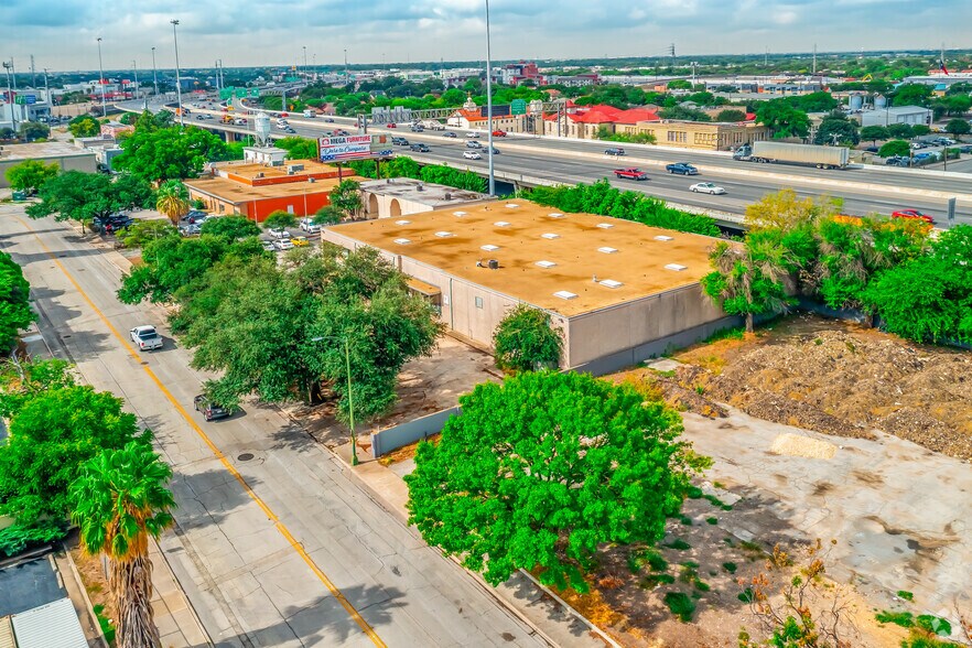 More Photos Of 523 Urban Loop, San Antonio Warehouse For Lease