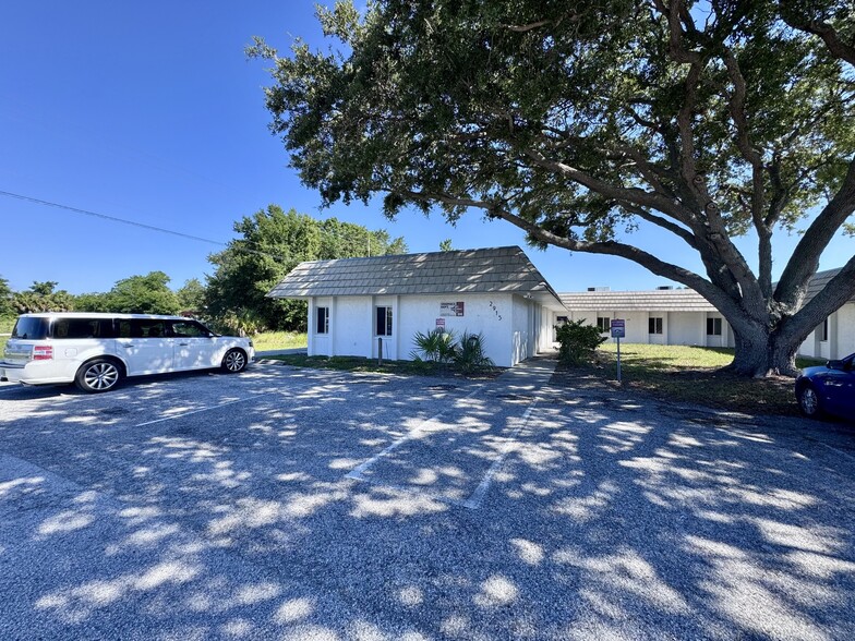 More Photos Of 2915 Parkway st, Lakeland Office For Lease