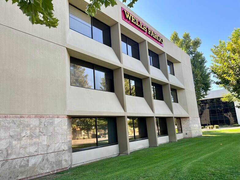 More Photos Of 5401 California Ave, Bakersfield Office For Lease