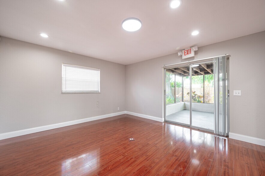 More Photos Of 5105 Memorial Hwy, Tampa Office Residential For Lease